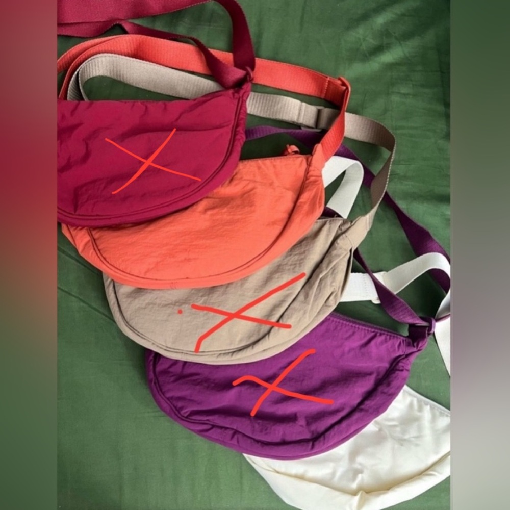 UNIQLO Round Mini Shoulder Bags